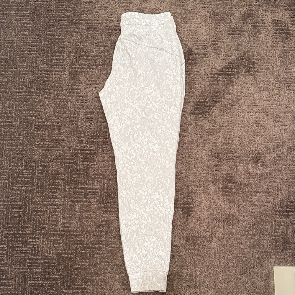 Lululemon Athletica Gray Patterned Joggers